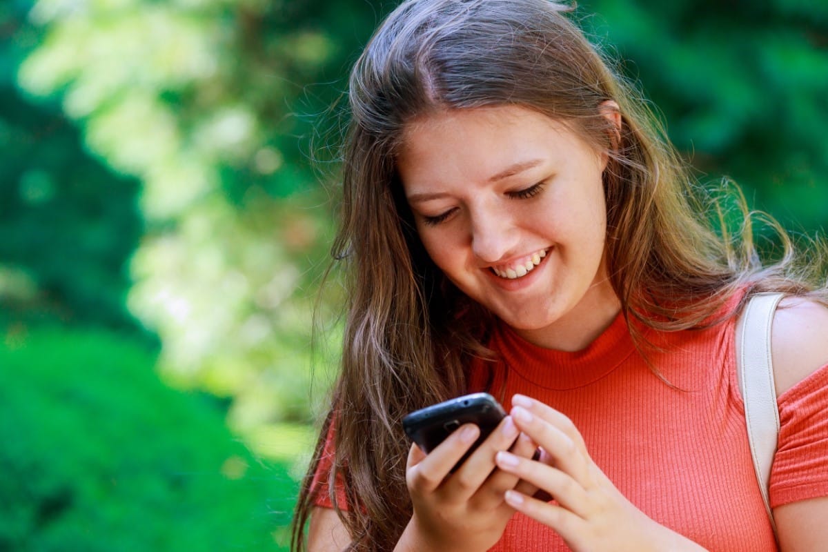 L’influence des réseaux sociaux sur les critères de beauté au XXIe siècle